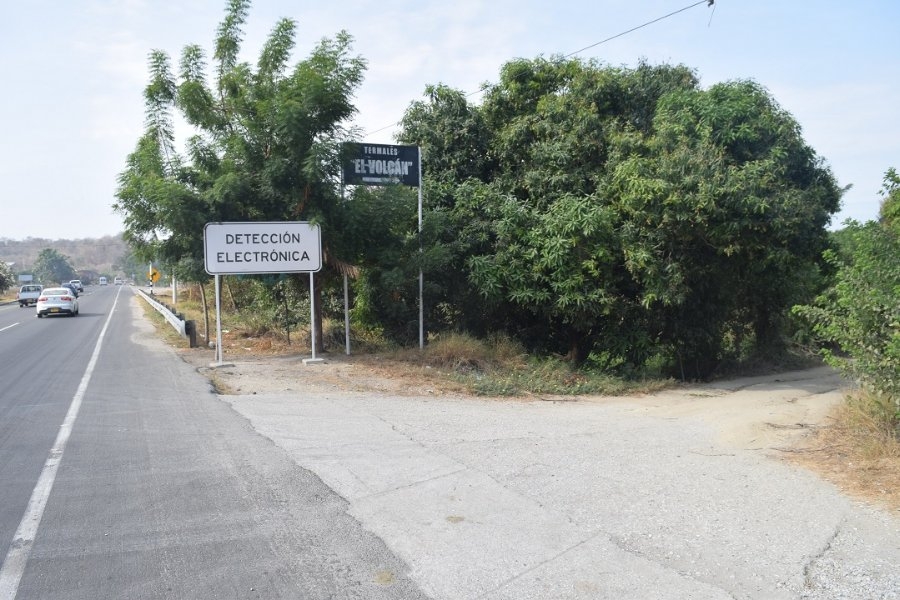 Entrada a termales El Volcán, el lugar se encuentra a 850 metros aproximadamente