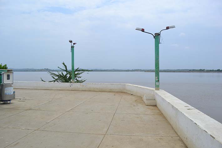 En la plaza municipal ubicada a la orilla del río Magdalena, está el Puerto de Chalupas, el mayor lugar representativo y turístico, allí los visitantes pueden navegar por el afluente y contemplar el paisaje.