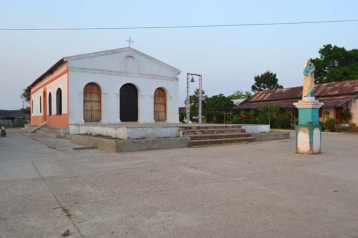 Esta iglesia es el principal lugar de oración del pueblo, en su plaza se encuentra la Virgen Nuestra Señora del Carmen, patrona de los pijiñeros.