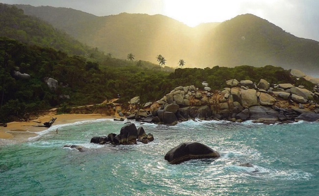 Visitar el Parque Tayrona es uno de los planes infalibles para los turistas, una aventura que sin duda será memorable.