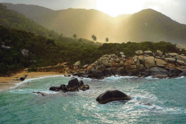 Visitar el Parque Tayrona es uno de los planes infalibles para los turistas, una aventura que sin duda será memorable.