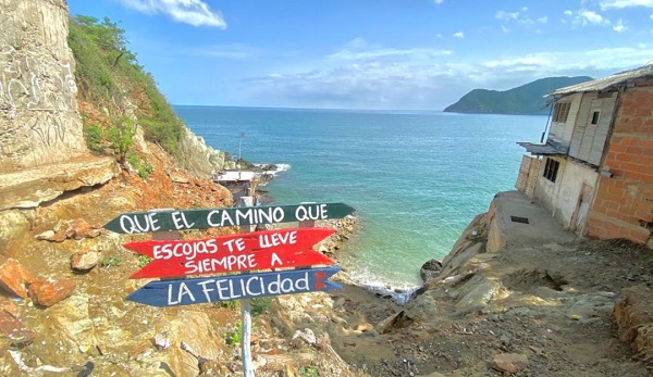 Al balneario también se le conoce en Pescaíto con el nombre del ‘Mar de tres colores’.