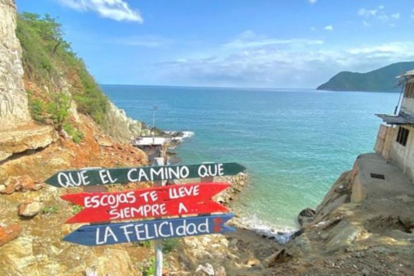 Al balneario también se le conoce en Pescaíto con el nombre del ‘Mar de tres colores’.